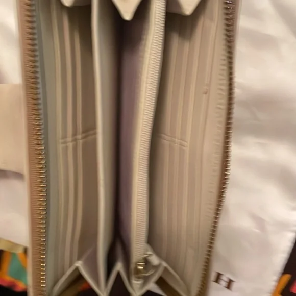 Coach signature wallet with twist lock​​ - Picture 3 of 4